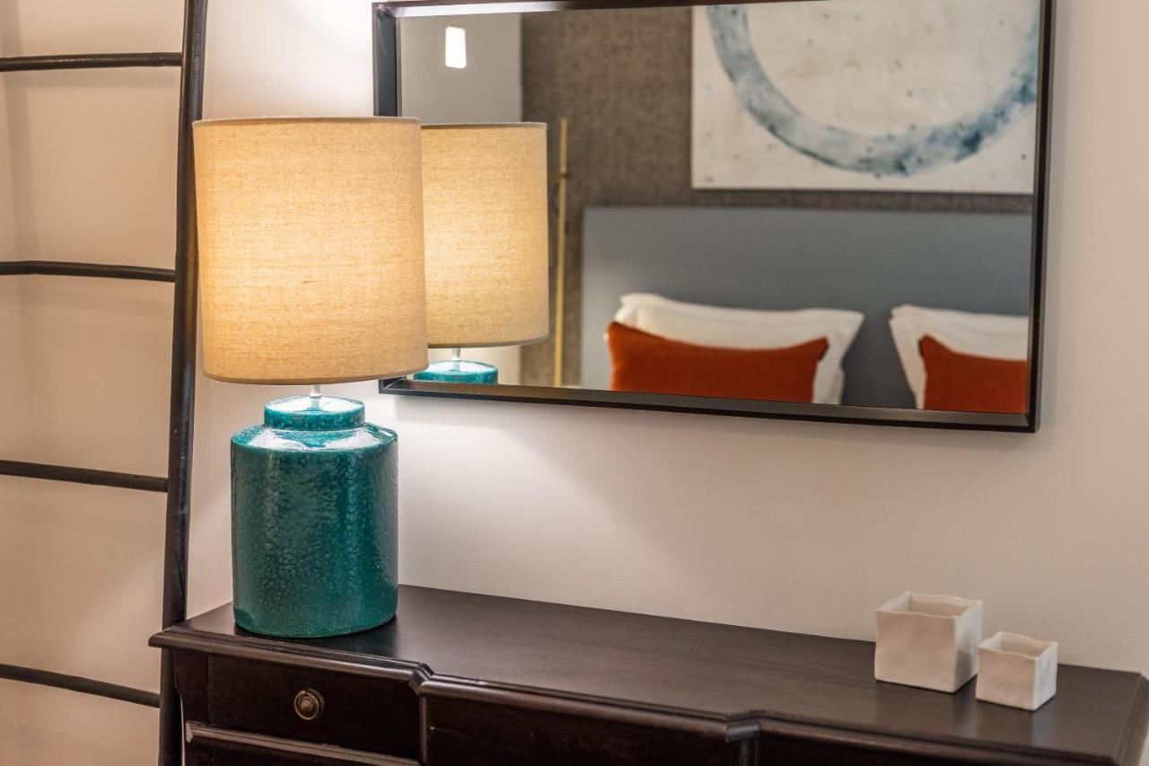 Chic Tailor Made Flat In Chiado Daire Lisboa Dış mekan fotoğraf